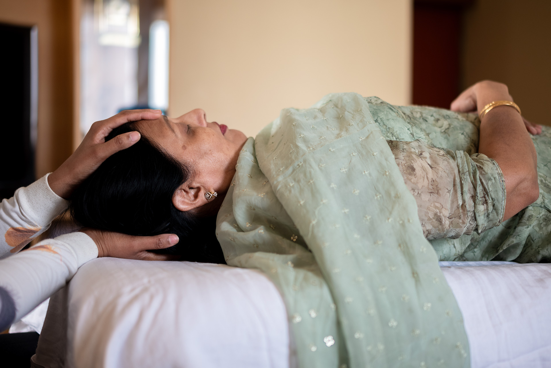 A craniosacral therapy session with Vishakha